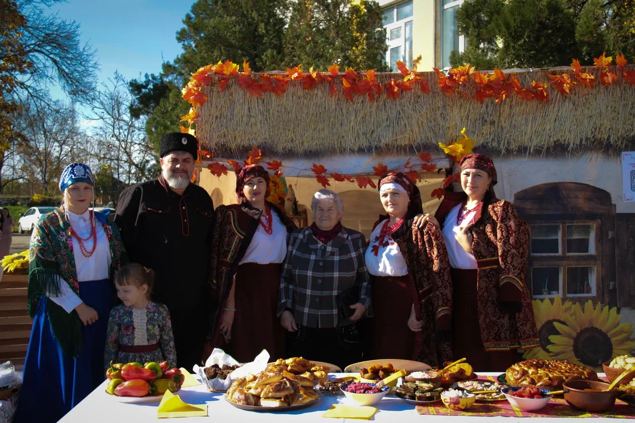 Фестиваль национальных блюд и культур &amp;quot;В единстве наша сила!&amp;quot; вновь зажег сердца в МБОУ СОШ 30.